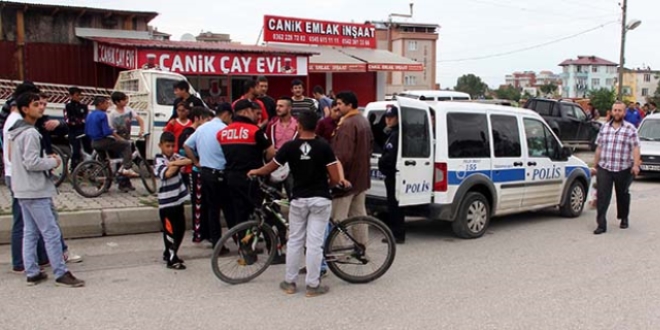 Asayiş uygulaması yapan polislere saçma isabet etti