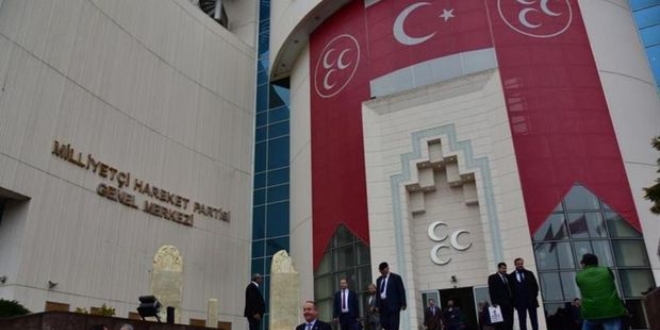 MHP'de çifte kurultay
