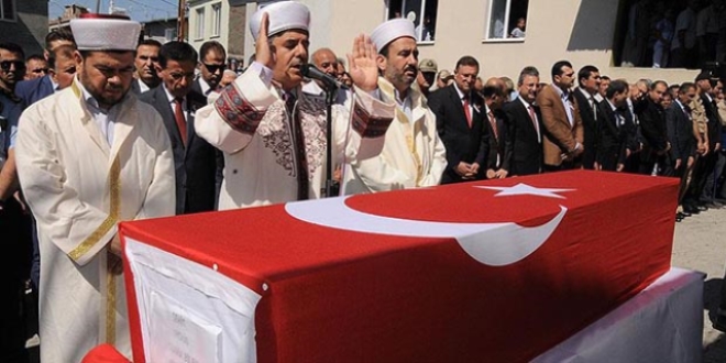 Şehit polis Cuma Bilek, son yolculuğuna uğurlandı