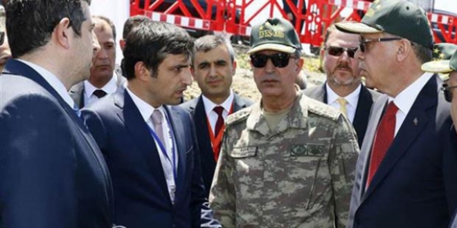 İnsansız hava aracını, Selçuk Bayraktar tanıttı