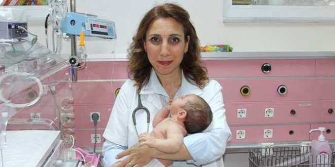 Doktor, Sude bebeğe süt annelik yaptı