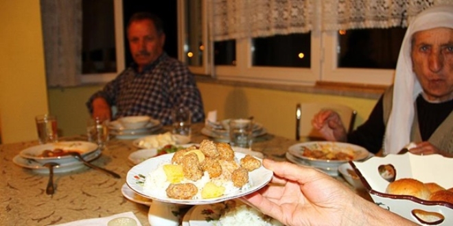 İlk sahur Ardahan'da ilk iftar Hakkari'de