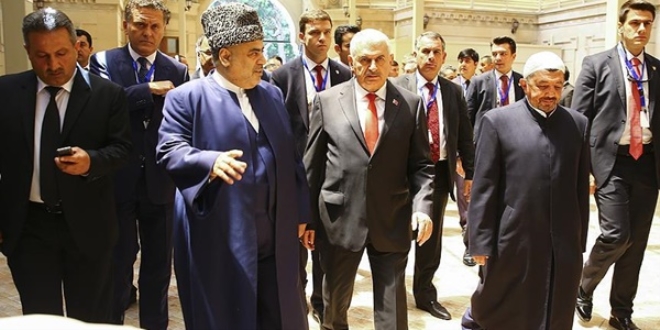 Başbakan Yıldırım cuma namazını Bakü'de kıldı