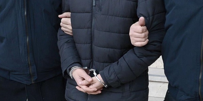 Lisede görevli 3 öğretmenden 2'si tutuklandı