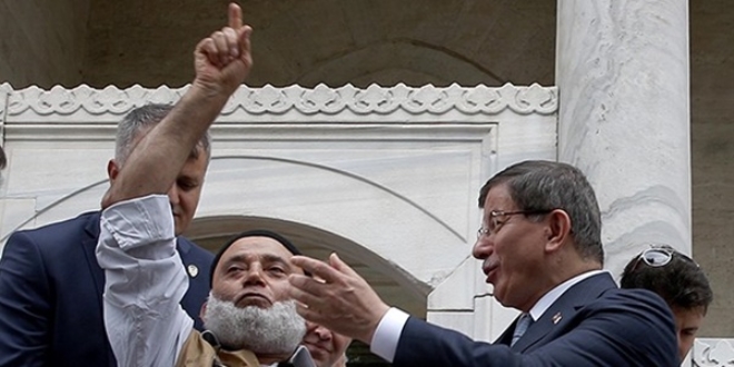 Davutoğlu zorlandı: Sen başbakansın,cumhurbaşkanısın