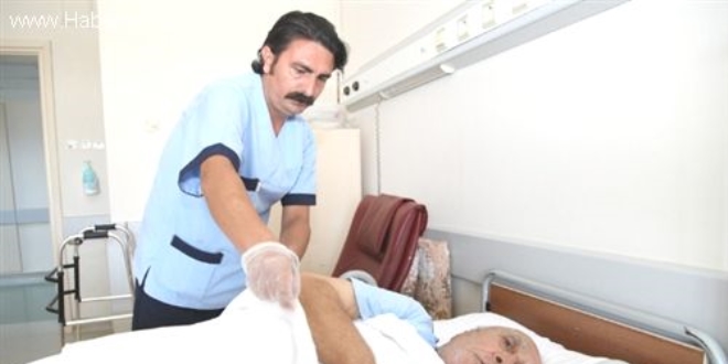 Patron, hasta bakan işçiye izin vermek zorunda mı?
