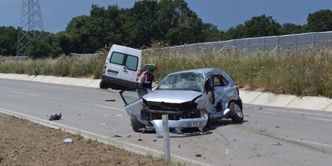 Edirne'de trafik kazası: 3 ölü, 3 yaralı