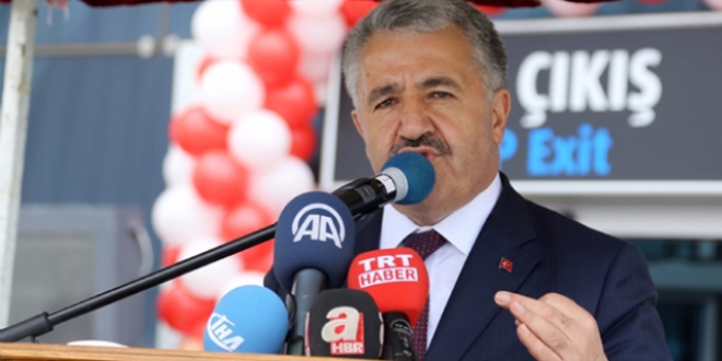 'Yol ağımızı 24 bin 300 kilometre bölünmüş yola çıkardık'