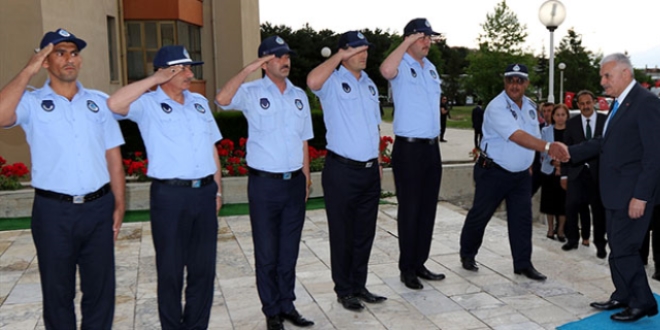 Başbakan Yıldırım Erzincan Belediyesini ziyaret etti