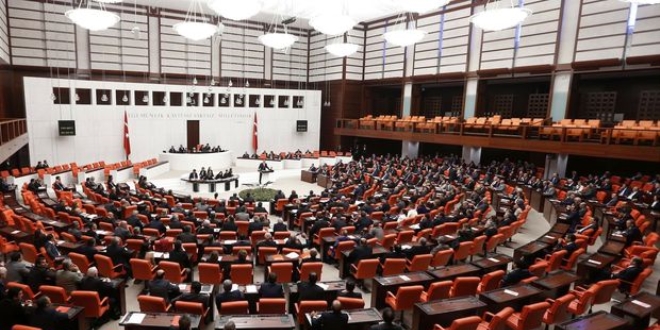 Partili cumhurbaşkanı 'karşı imzalı' sorumluluk