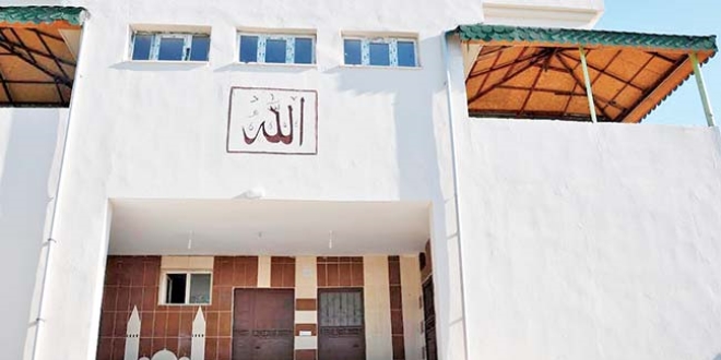 Gneydou'da, 16 camide yeniden ezan sesi