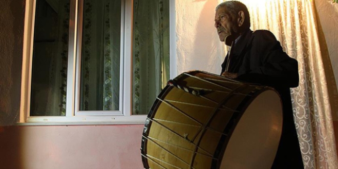63 yıldır vatandaşları sahura kaldırıyor