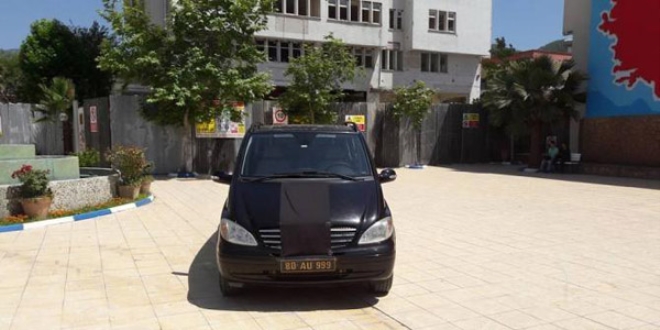 Başkan, makam aracının armasını siyah örtüyle kapattı