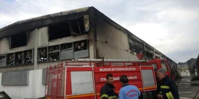 Eski bakanın oğlunun fabrikası küle döndü