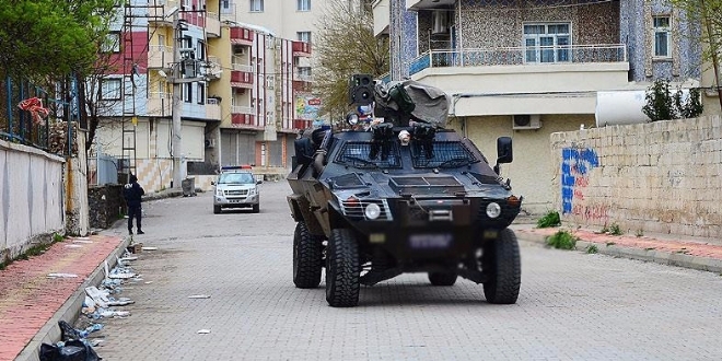 FETÖ'cü polis, PKK'lı teröriste yol vermiş