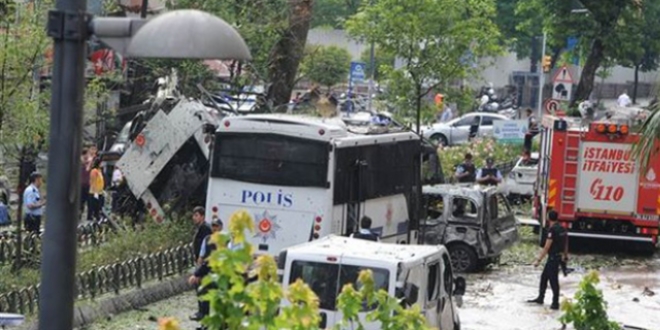 stanbul'da patlama: 7'si polis 11 kii hayatn kaybetti