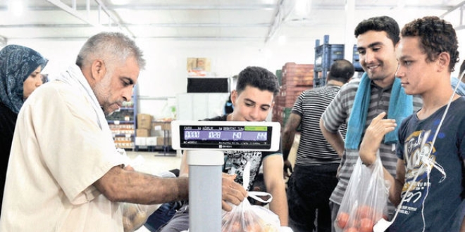 Suriyeli mülteci, güney illerinde gıdayı 'besledi'