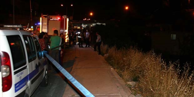 İzmir'de otomobil devrildi: 2 ölü, 2 yaralı