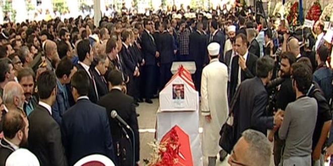 Vezneciler'de şehit olan polisler için Fatih'te tören