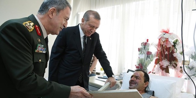 Erdoğan'dan sürpriz ziyaret: O Binbaşının yanında