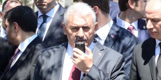 Başbakan Yıldırım, telsizden emniyet personeline seslendi