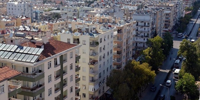 Emekli savcıyı dolandırıp ev ve arsalarını sattırdılar