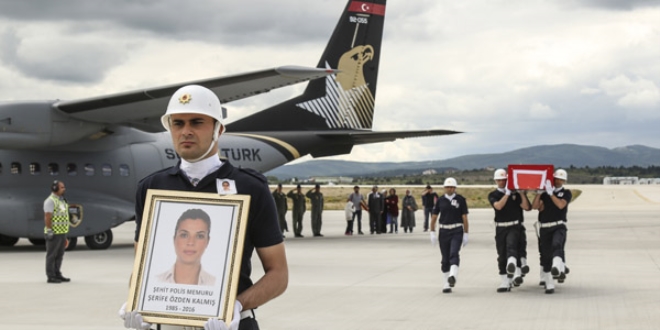 Midyat'ta şehit olan polis memuru Kalmış, toprağa verildi