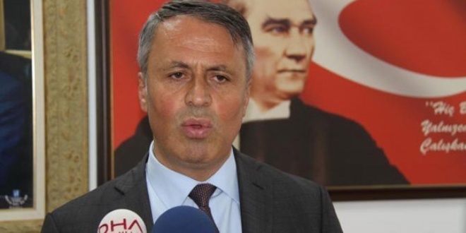 Başkan, maaşını öğrencilerine burs olarak veriyor
