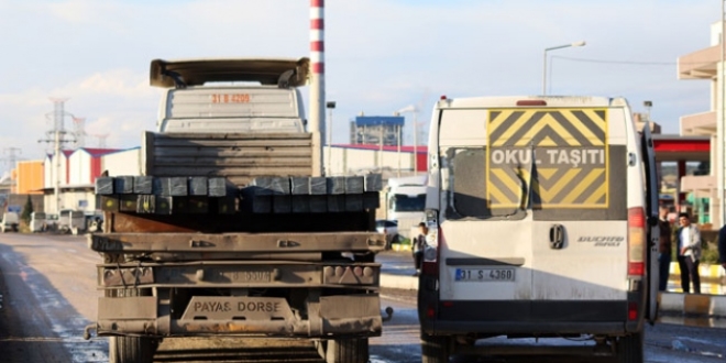 Öğrenci servisi tırla çarpıştı: 3 ölü, 7 yaralı