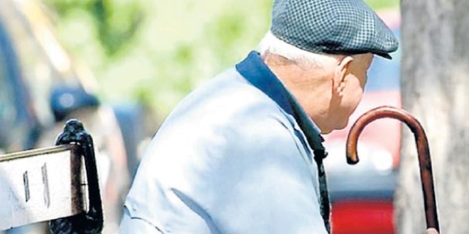 30 yıldan fazla çalışan emekliye 7500 lira ikramiye
