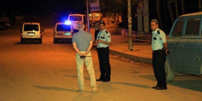 Bayburt polisevi önünde şüpheli paket