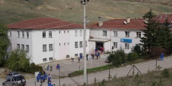 Öğretmen, müdür ile kavga etti, eski okuluna gönderildi