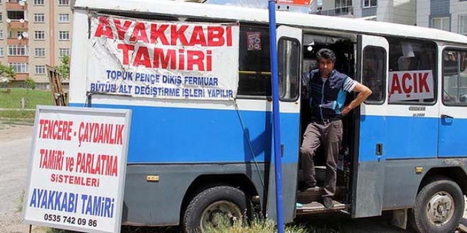 Kira fazla gelince minibüsünü 'mobil dükkan'a çevirdi