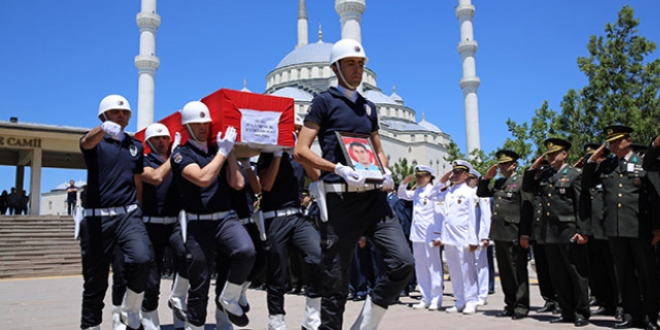 Şehit polis memuru Erdoğan son yolculuğuna uğurlandı