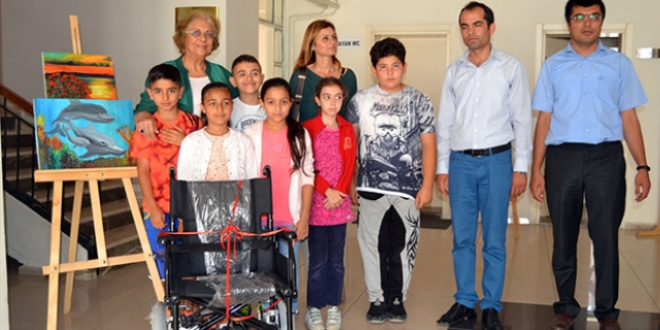 İlkokul öğrencilerinden örnek olacak davranış