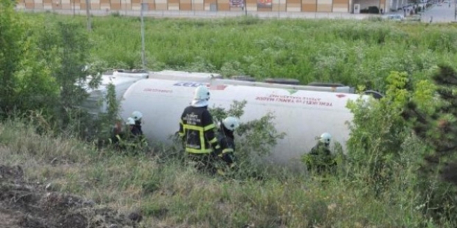LPG yüklü tanker devrildi: 1 yaralı