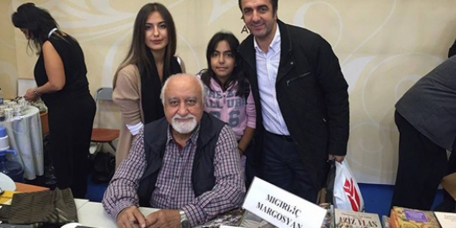 Ermeni yazarla fotoğrafı hakimin başına dert açtı