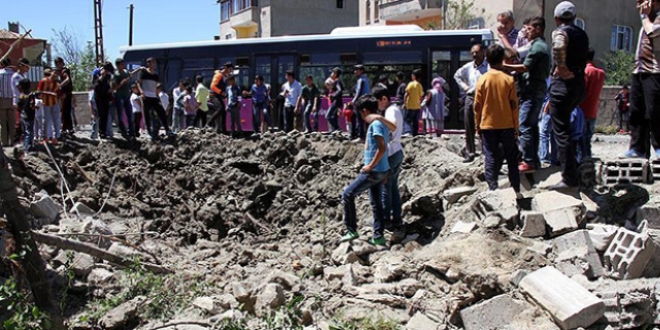 Van'da yola tuzaklanan bomba alarm