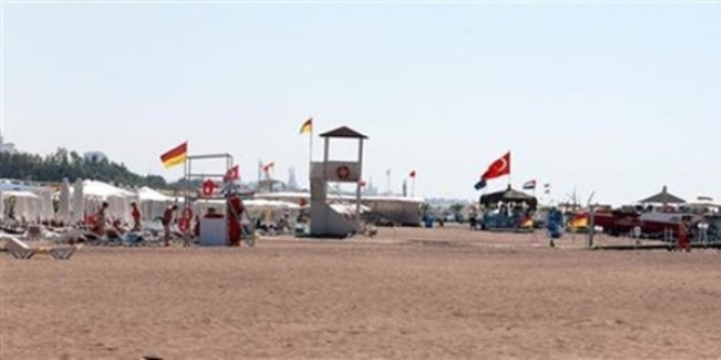 Antalya'da sahiller birkaç turiste kaldı