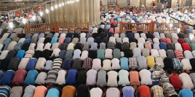 Müftü'den imamlara, hızlı teravih kıldırmayın uyarısı