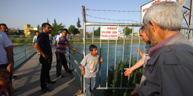 Adana'da sulama kanalına giren iki çocuk kayboldu