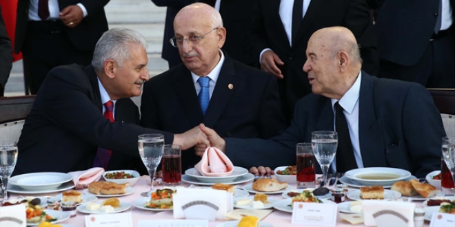 Meclis Başkanı,TBMM'de iftar daveti verdi