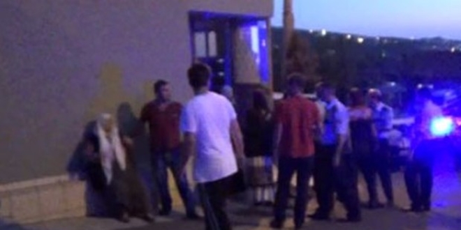 Mahalleli sokağa dökülünce imam camiye kaçtı