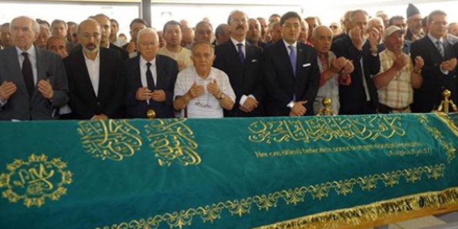 Hakkı Devrim son yolculuğuna uğurlanıyor