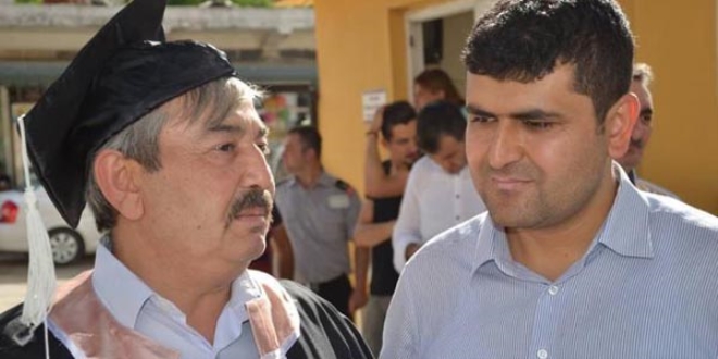 Özel kalem, 47 yaşında cübbe giydi, diploma aldı