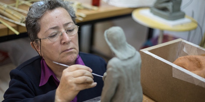 Sanat için rektör yardımcılığı ve dekanlık görevinden vazgeçti
