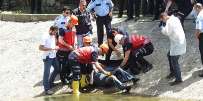Adapazarı'nda derede ceset bulundu