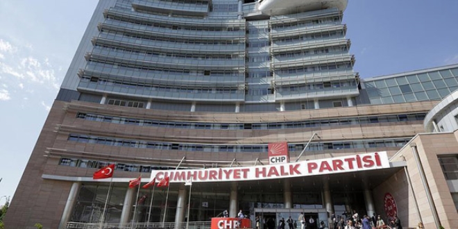 Sekreter, CHP Genel Başkanlığını icraya verdi