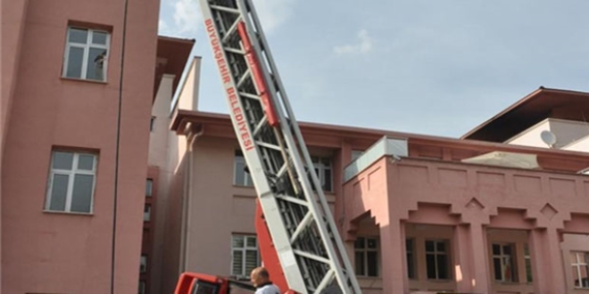 Antalya'da lisede yangın