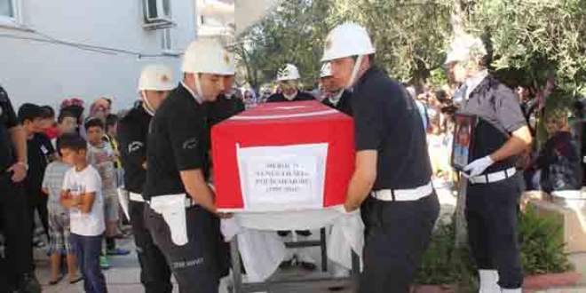 Trafik kazas sonucu len polis memuru defnedildi